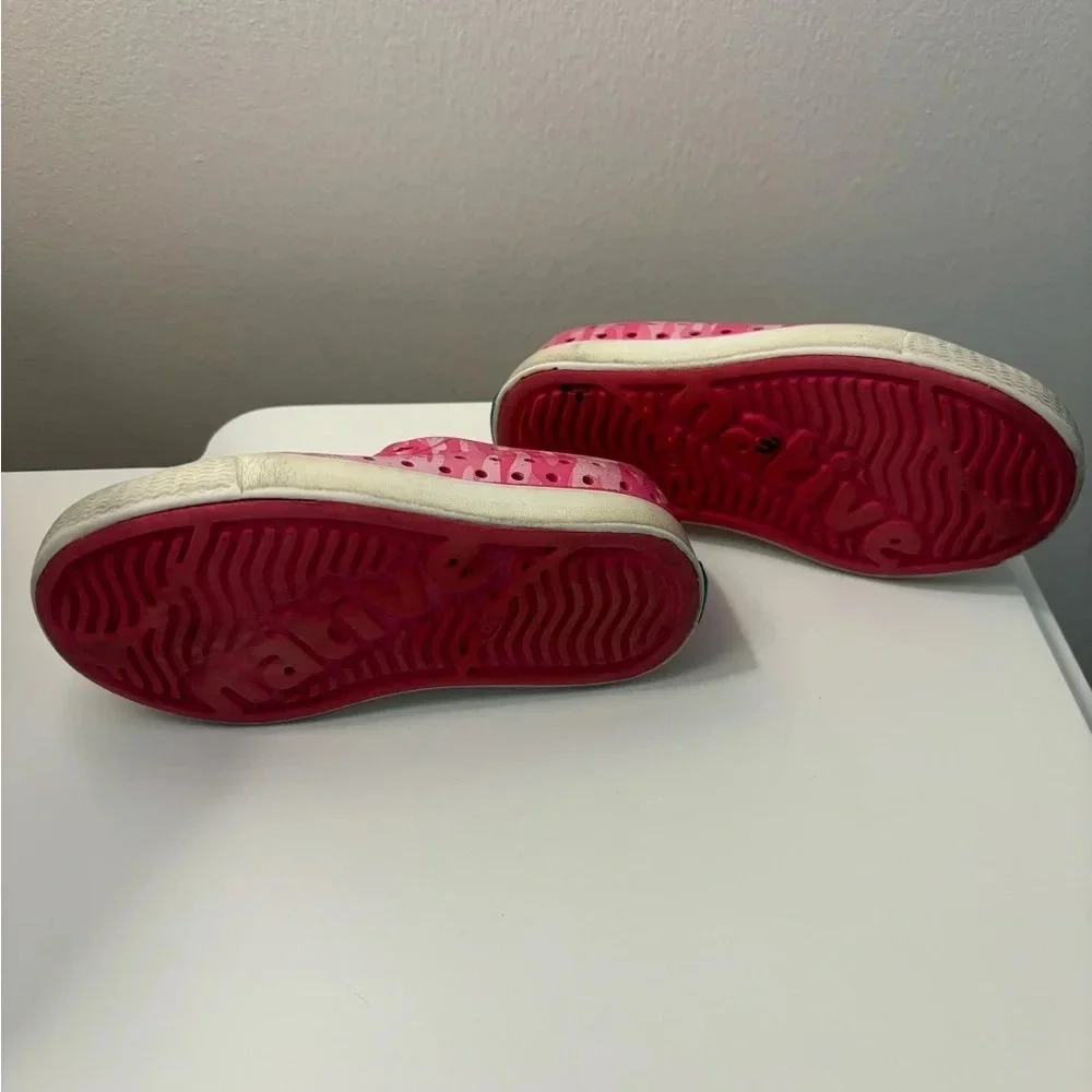 Native Jefferson Pink Camouflage Slip On Shoes Size 7